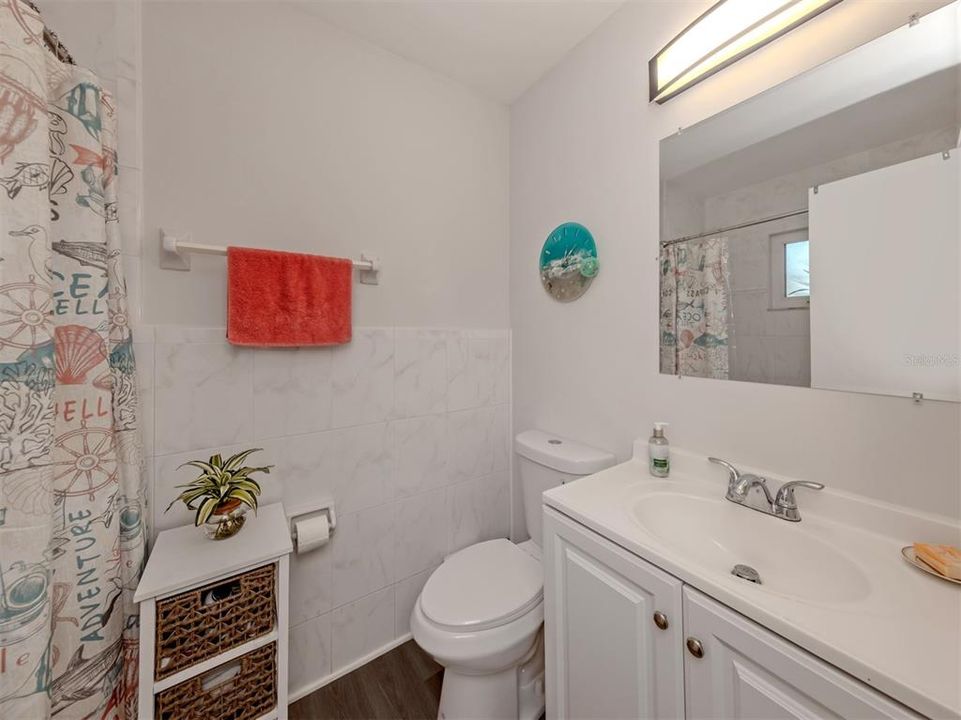 For Sale: $255,000 (2 beds, 2 baths, 912 Square Feet)