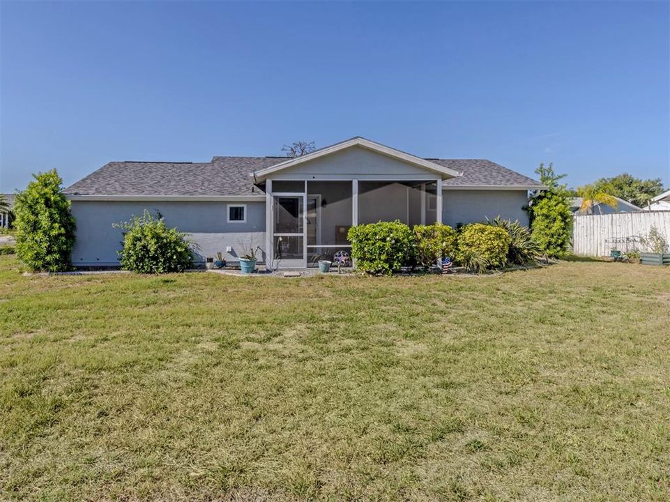 For Sale: $255,000 (2 beds, 2 baths, 912 Square Feet)