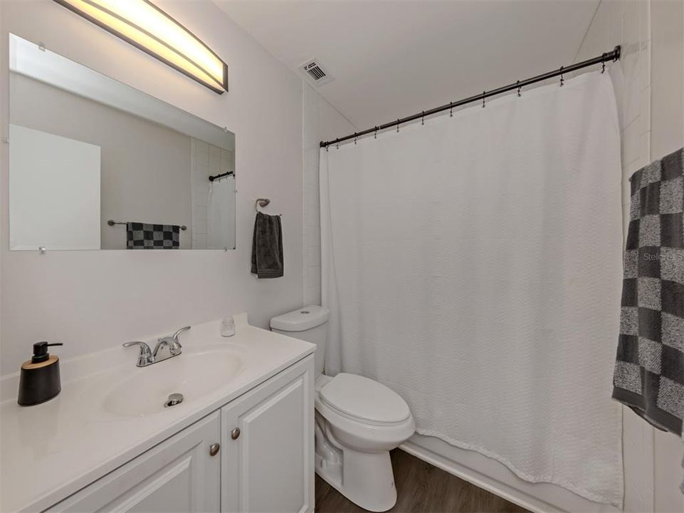 For Sale: $255,000 (2 beds, 2 baths, 912 Square Feet)
