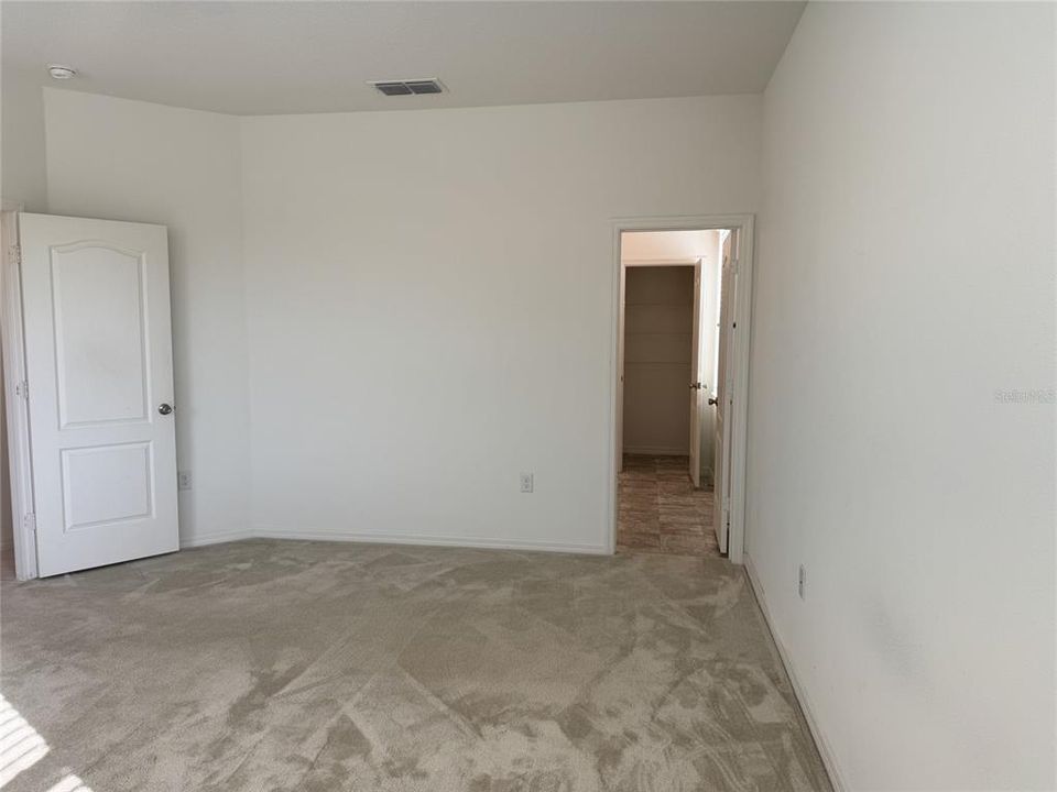 For Rent: $2,200 (4 beds, 2 baths, 1943 Square Feet)
