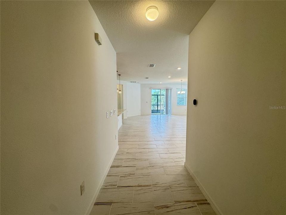 For Rent: $2,200 (4 beds, 2 baths, 1943 Square Feet)