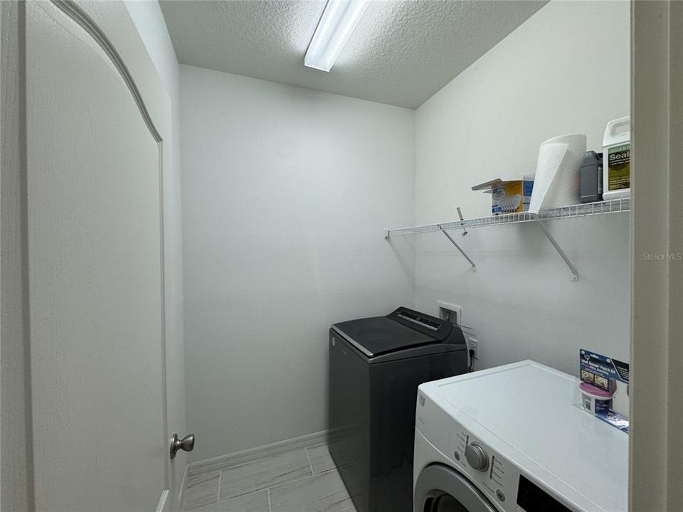 For Rent: $2,200 (4 beds, 2 baths, 1943 Square Feet)