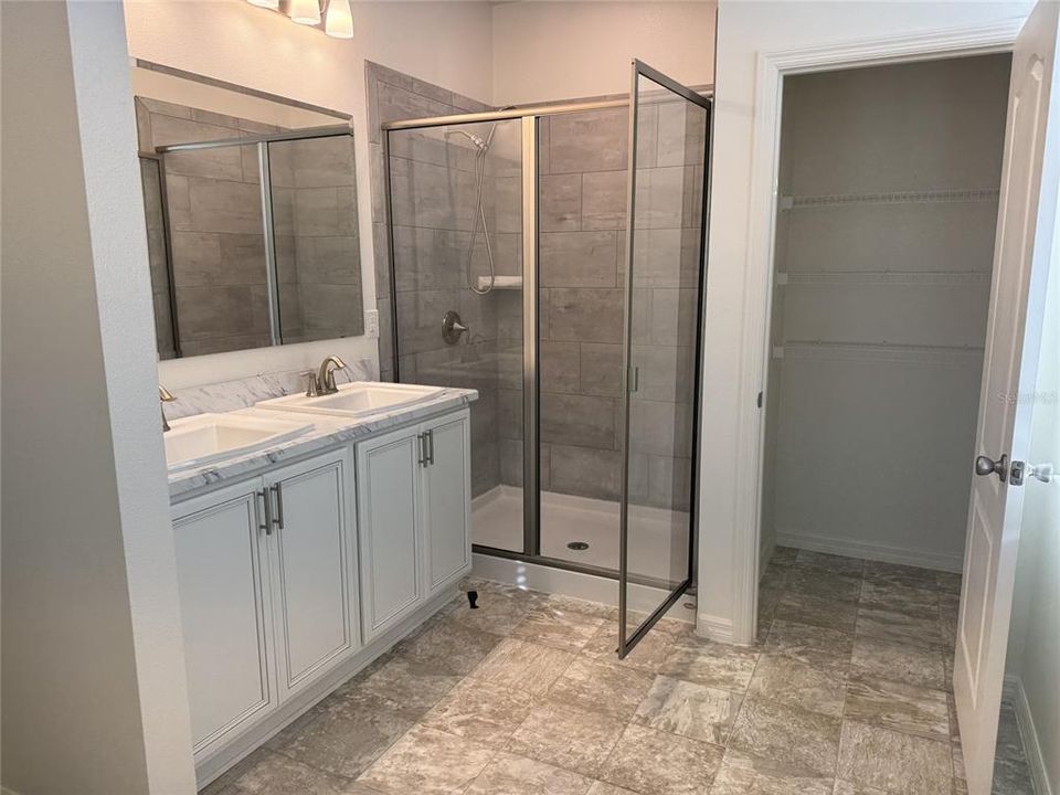 For Rent: $2,200 (4 beds, 2 baths, 1943 Square Feet)