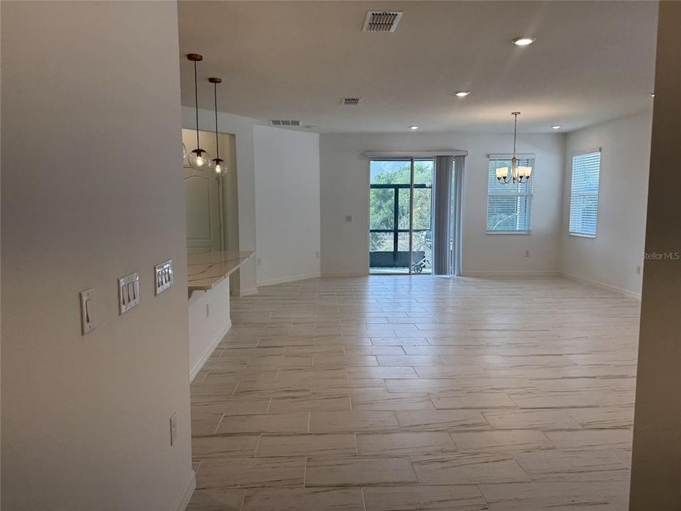 For Rent: $2,200 (4 beds, 2 baths, 1943 Square Feet)