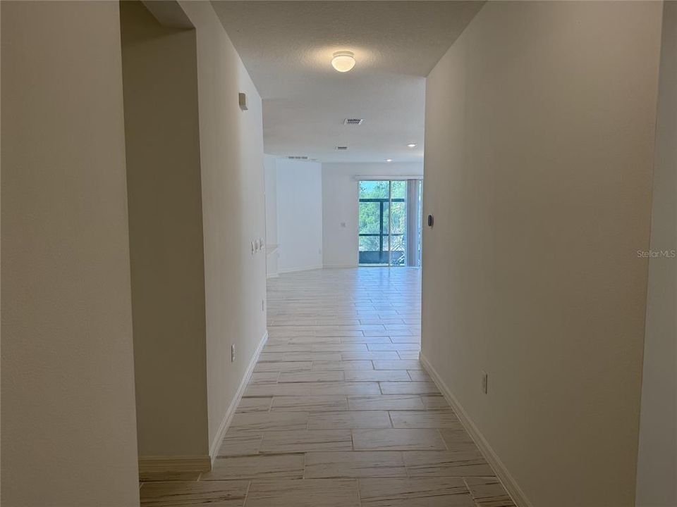 For Rent: $2,200 (4 beds, 2 baths, 1943 Square Feet)