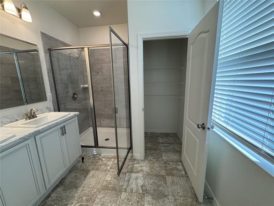 For Rent: $2,200 (4 beds, 2 baths, 1943 Square Feet)