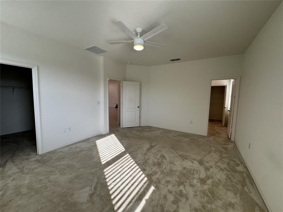 For Rent: $2,200 (4 beds, 2 baths, 1943 Square Feet)