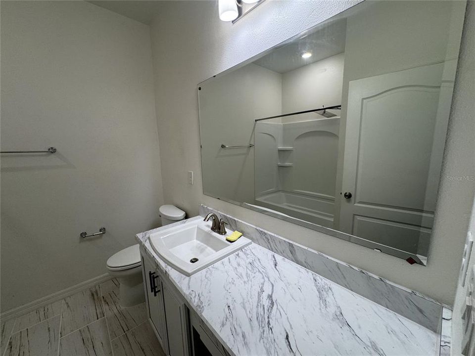 For Rent: $2,200 (4 beds, 2 baths, 1943 Square Feet)