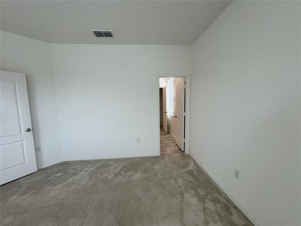 For Rent: $2,200 (4 beds, 2 baths, 1943 Square Feet)