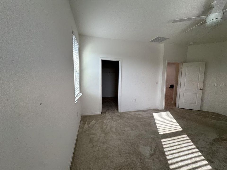 For Rent: $2,200 (4 beds, 2 baths, 1943 Square Feet)