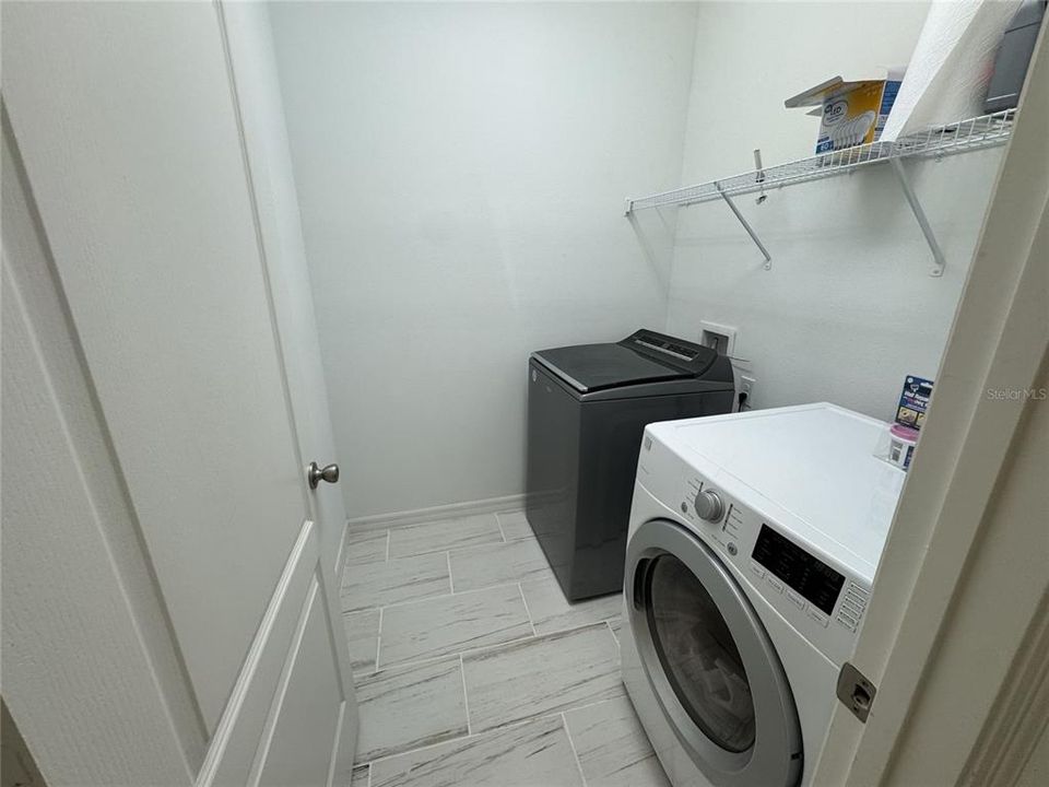 For Rent: $2,200 (4 beds, 2 baths, 1943 Square Feet)