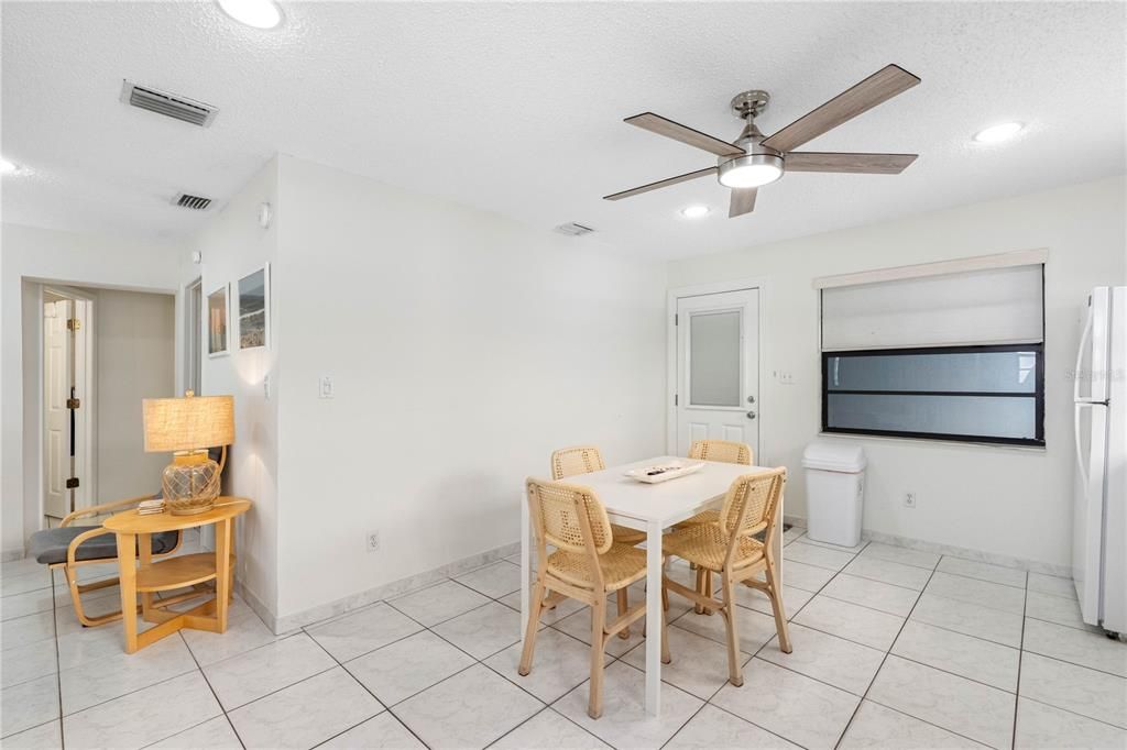 For Sale: $673,000 (2 beds, 1 baths, 725 Square Feet)