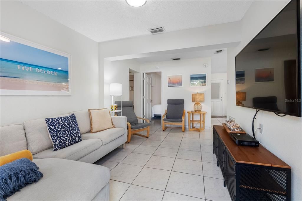 For Sale: $673,000 (2 beds, 1 baths, 725 Square Feet)