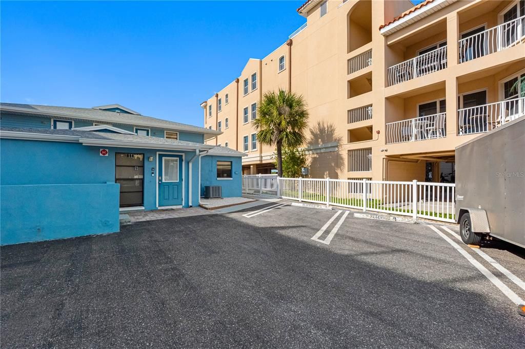 For Sale: $673,000 (2 beds, 1 baths, 725 Square Feet)