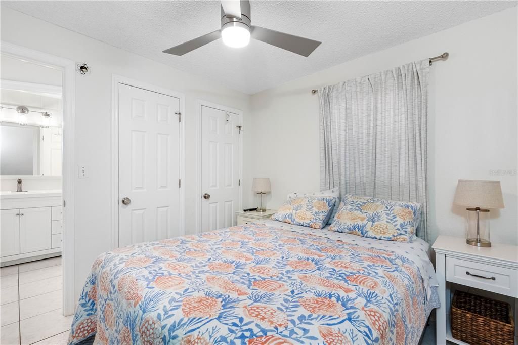 For Sale: $673,000 (2 beds, 1 baths, 725 Square Feet)