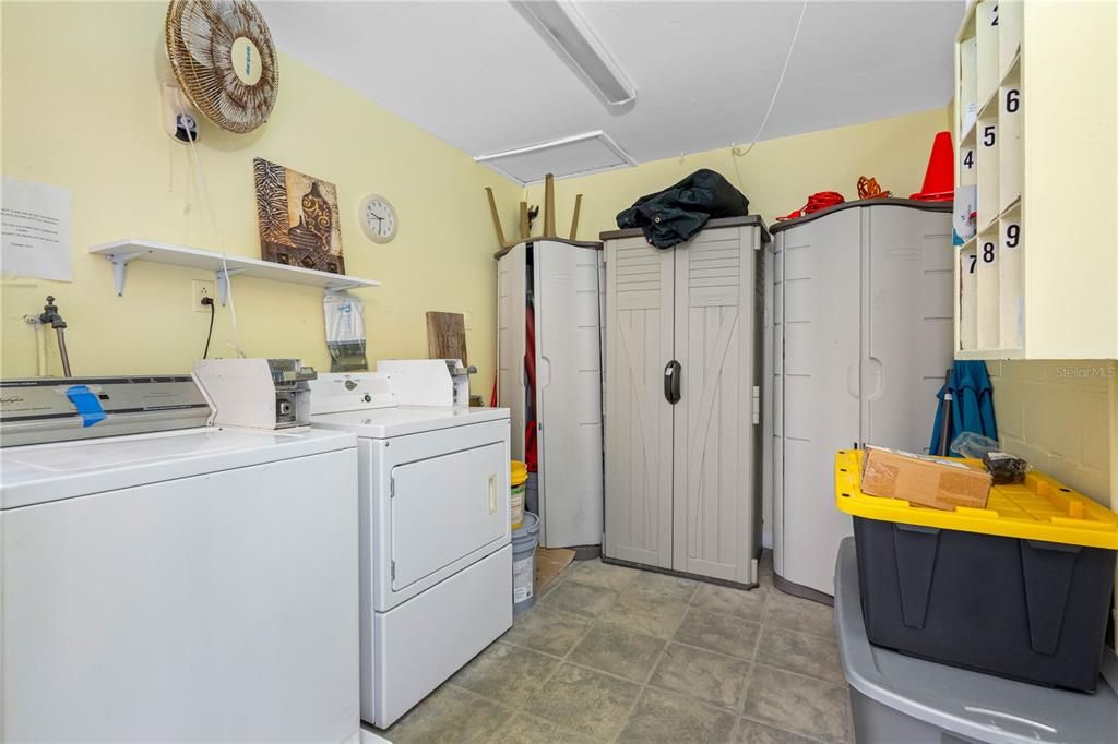For Sale: $673,000 (2 beds, 1 baths, 725 Square Feet)