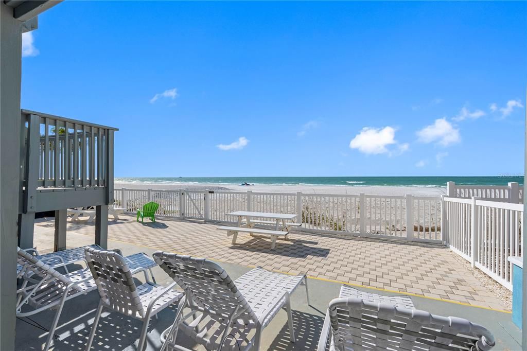For Sale: $673,000 (2 beds, 1 baths, 725 Square Feet)