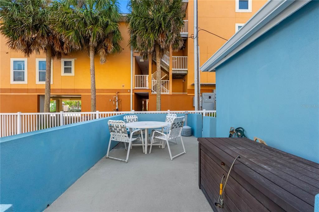 For Sale: $673,000 (2 beds, 1 baths, 725 Square Feet)