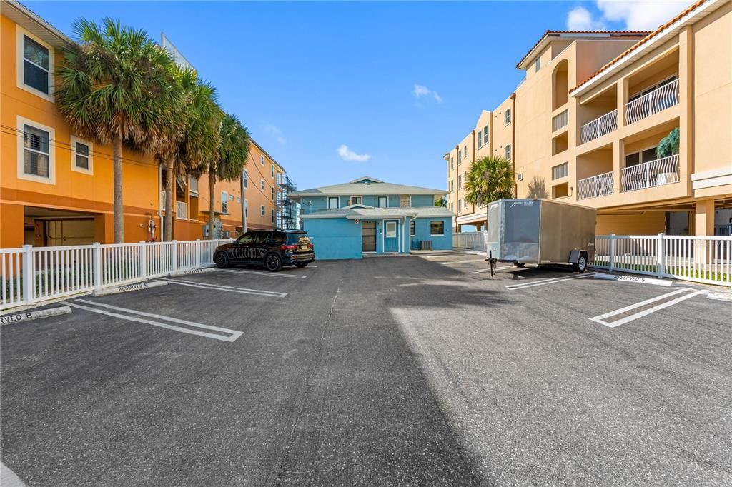 For Sale: $673,000 (2 beds, 1 baths, 725 Square Feet)