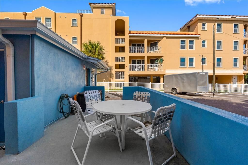 For Sale: $673,000 (2 beds, 1 baths, 725 Square Feet)