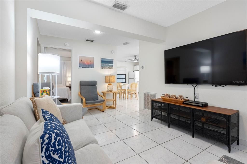 For Sale: $673,000 (2 beds, 1 baths, 725 Square Feet)