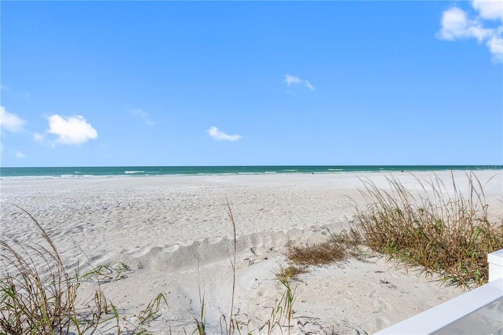 For Sale: $673,000 (2 beds, 1 baths, 725 Square Feet)