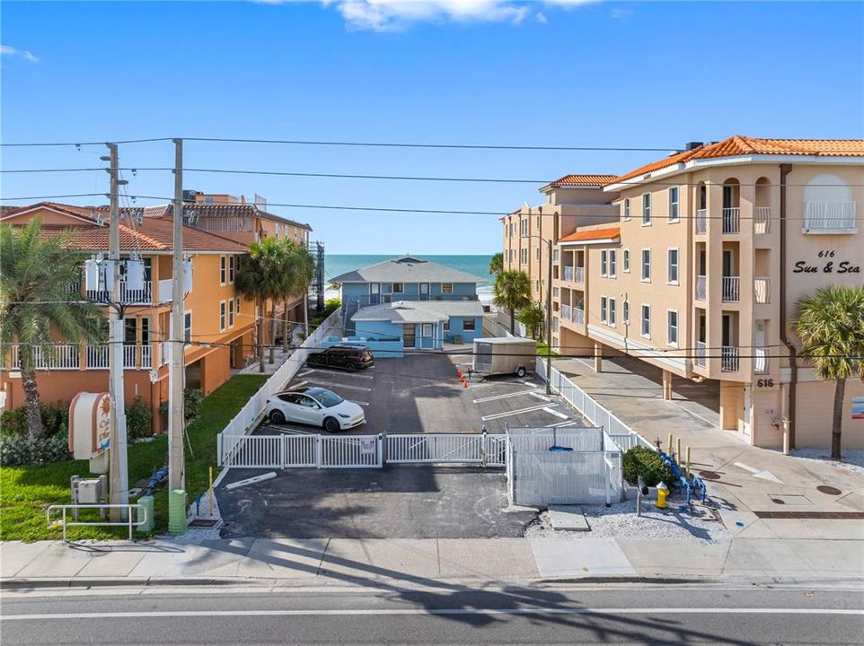 For Sale: $673,000 (2 beds, 1 baths, 725 Square Feet)