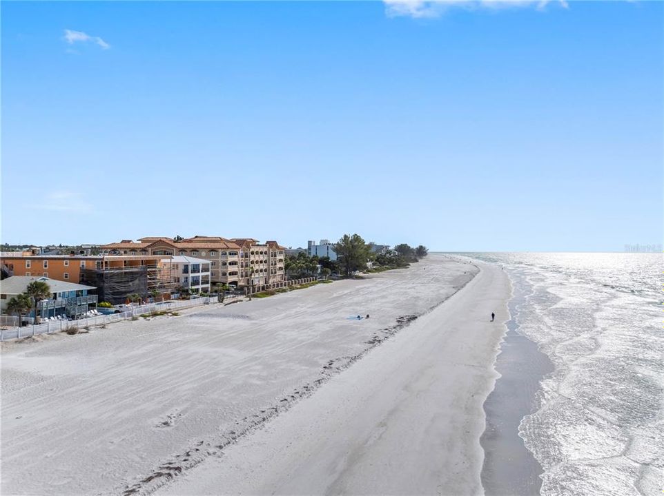 For Sale: $673,000 (2 beds, 1 baths, 725 Square Feet)