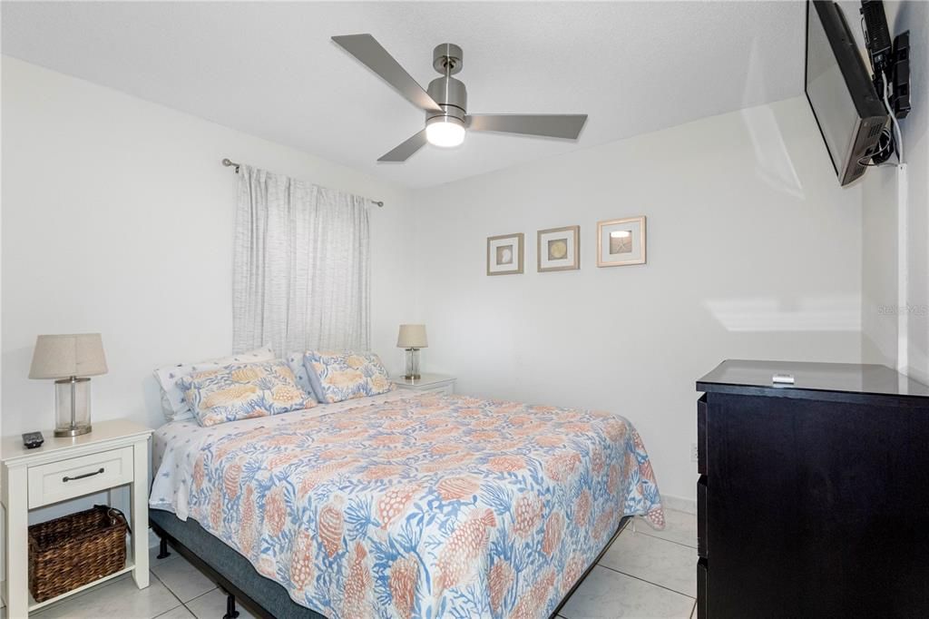 For Sale: $673,000 (2 beds, 1 baths, 725 Square Feet)