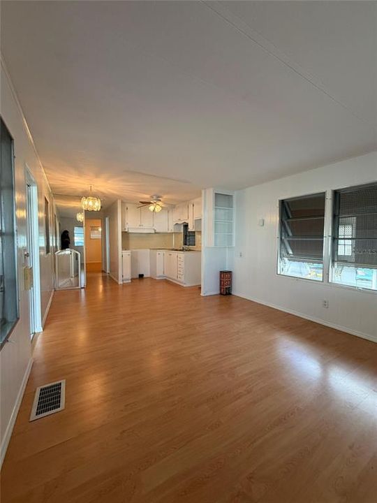 На продажу: $98,000 (2 спален, 1 ванн, 882 Квадратных фут)