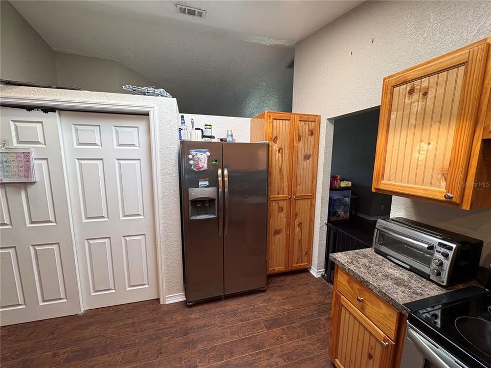 Active With Contract: $239,900 (3 beds, 2 baths, 1684 Square Feet)