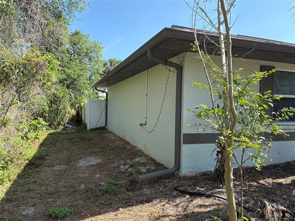 Active With Contract: $239,900 (3 beds, 2 baths, 1684 Square Feet)