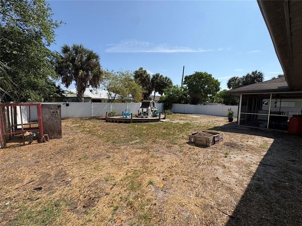 Active With Contract: $239,900 (3 beds, 2 baths, 1684 Square Feet)
