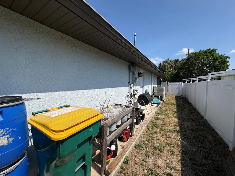 Active With Contract: $239,900 (3 beds, 2 baths, 1684 Square Feet)