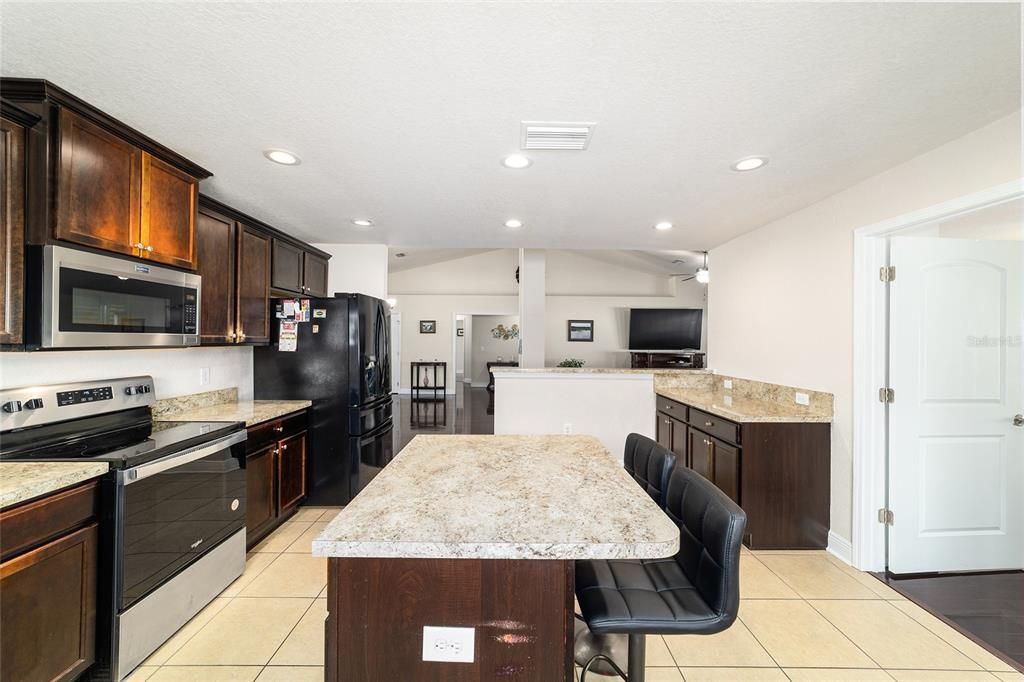 На продажу: $499,995 (4 спален, 3 ванн, 3002 Квадратных фут)