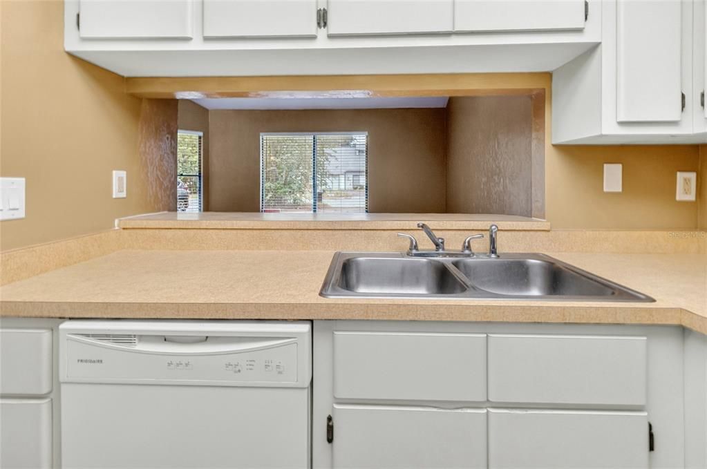 For Sale: $175,000 (2 beds, 2 baths, 1082 Square Feet)