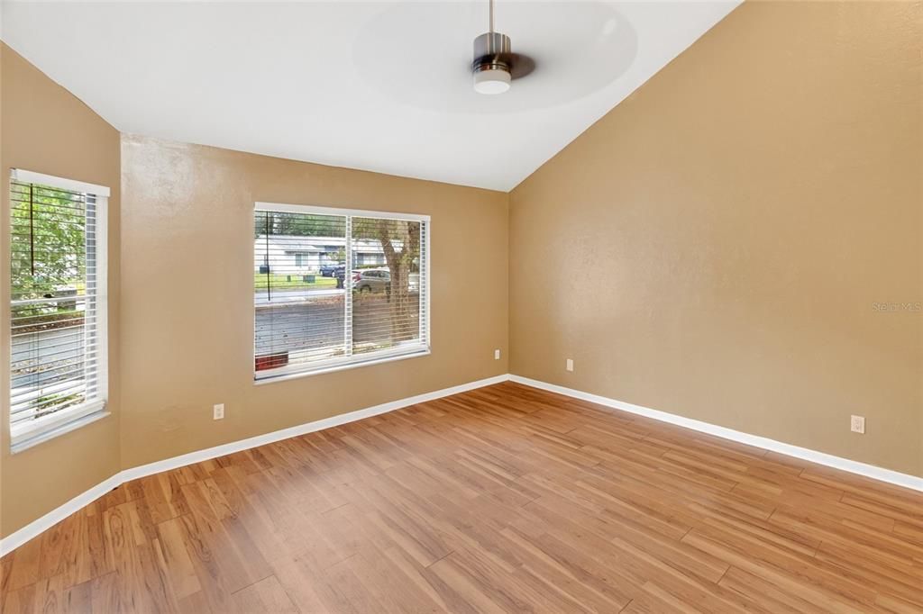 For Sale: $175,000 (2 beds, 2 baths, 1082 Square Feet)