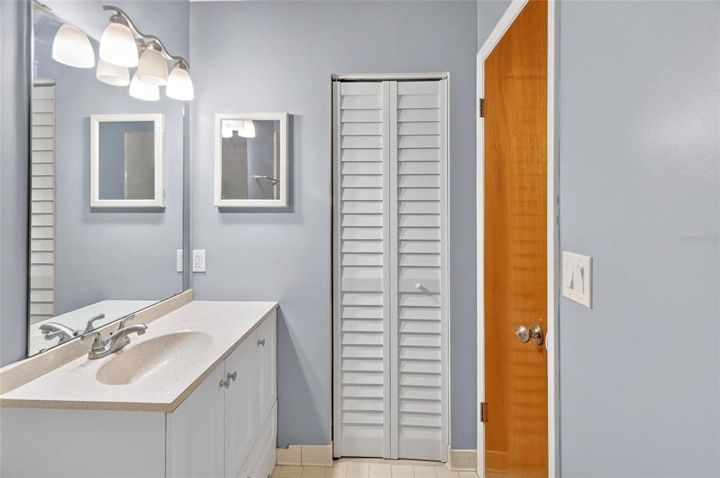 For Sale: $175,000 (2 beds, 2 baths, 1082 Square Feet)
