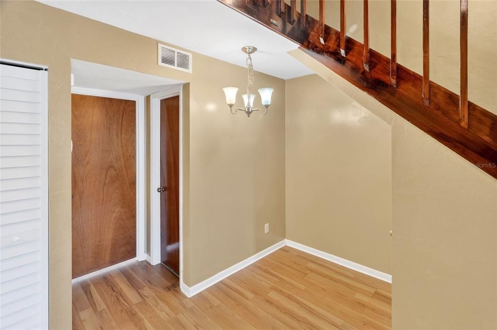 For Sale: $175,000 (2 beds, 2 baths, 1082 Square Feet)