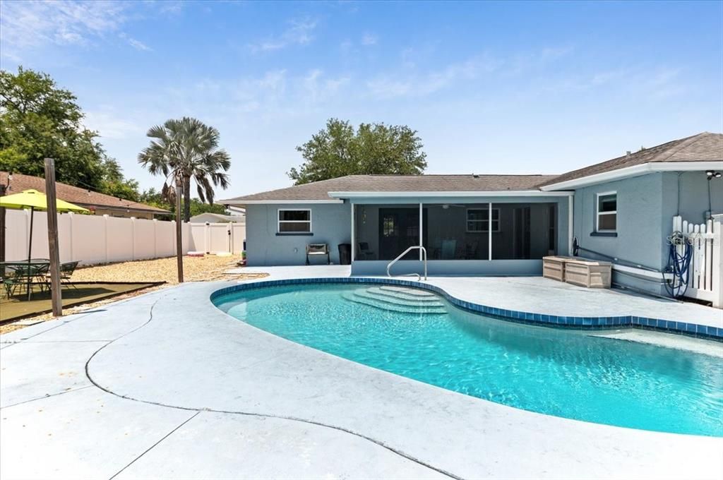 Active With Contract: $600,000 (4 beds, 3 baths, 2076 Square Feet)