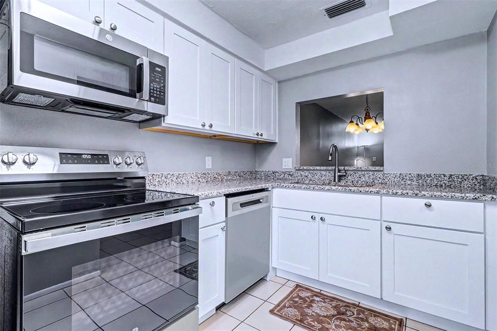 На продажу: $144,900 (2 спален, 1 ванн, 827 Квадратных фут)