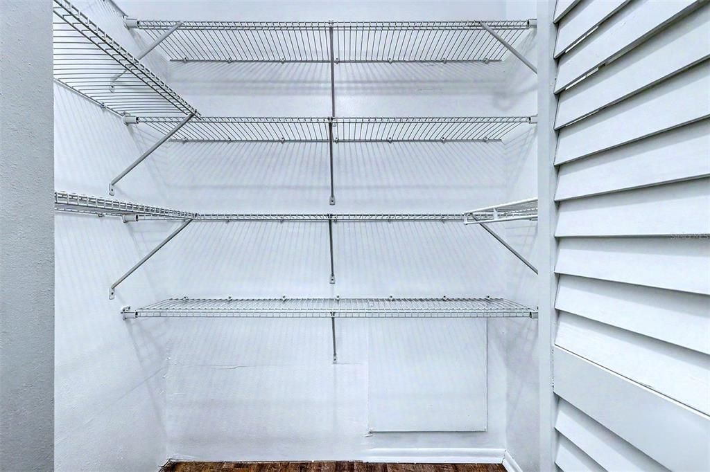 На продажу: $144,900 (2 спален, 1 ванн, 827 Квадратных фут)