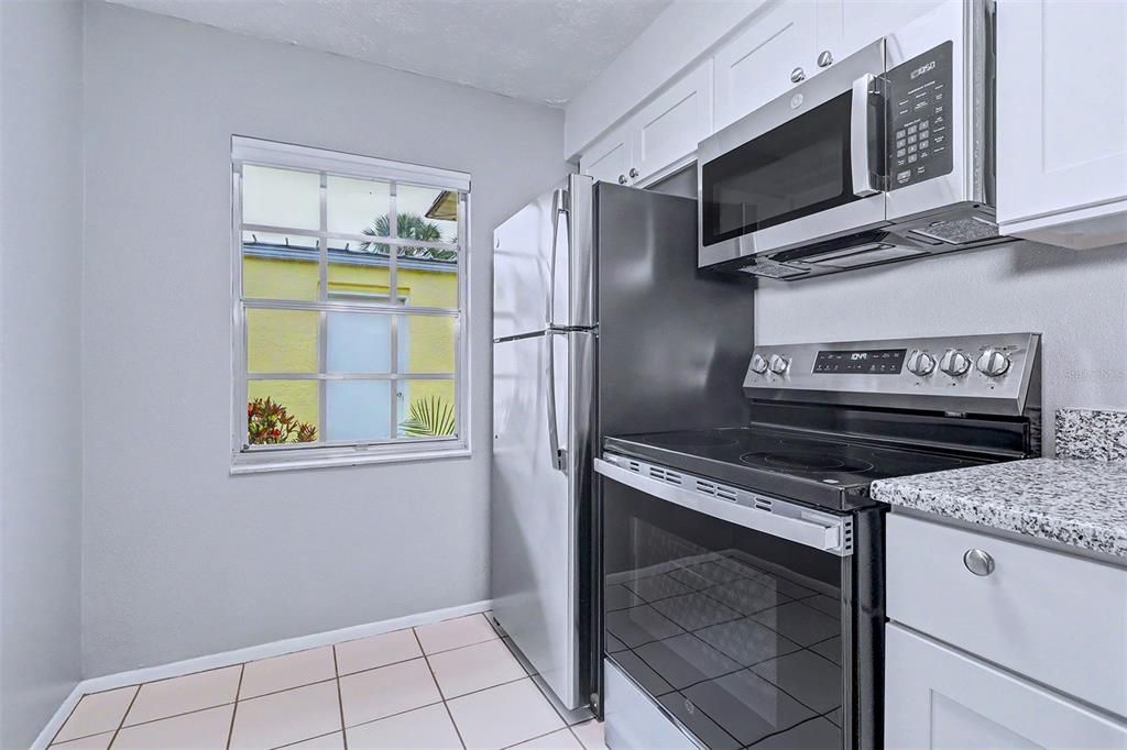 На продажу: $144,900 (2 спален, 1 ванн, 827 Квадратных фут)