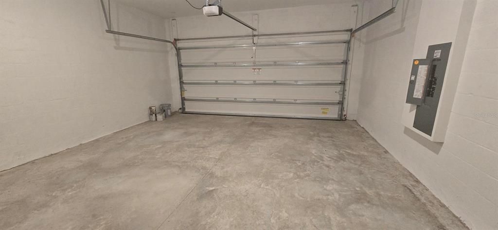 For Rent: $2,000 (3 beds, 2 baths, 2109 Square Feet)