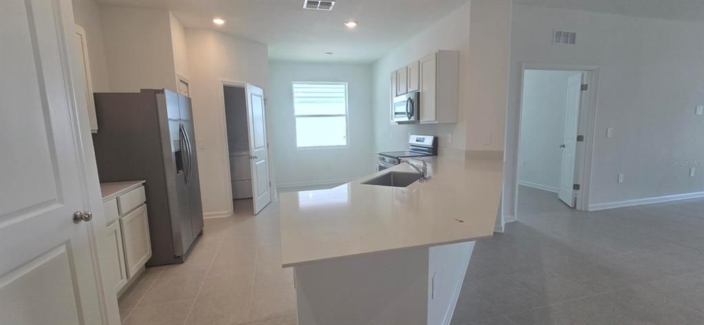 For Rent: $2,000 (3 beds, 2 baths, 2109 Square Feet)