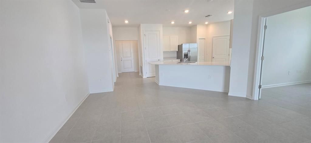 For Rent: $2,000 (3 beds, 2 baths, 2109 Square Feet)