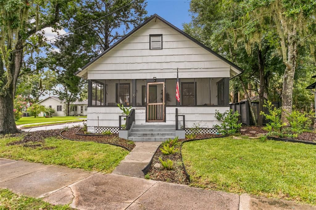 For Sale: $1,650,000 (7 beds, 3 baths, 3543 Square Feet)