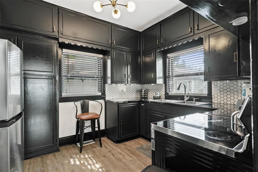 For Sale: $1,650,000 (7 beds, 3 baths, 3543 Square Feet)