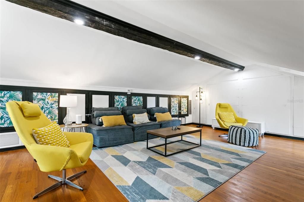For Sale: $1,650,000 (7 beds, 3 baths, 3543 Square Feet)