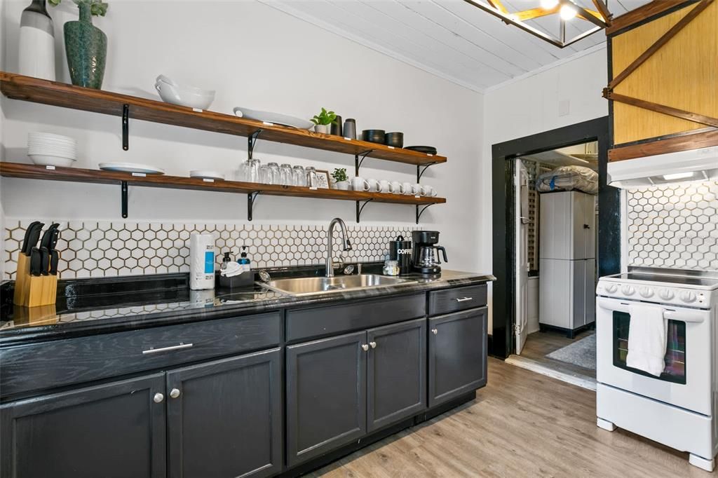 For Sale: $1,650,000 (7 beds, 3 baths, 3543 Square Feet)